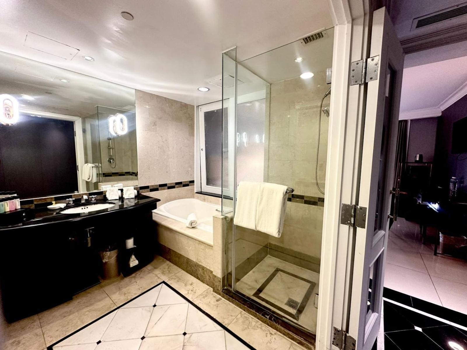 Royal Orchid Hotel Guam Tamuning Exteriör bild
